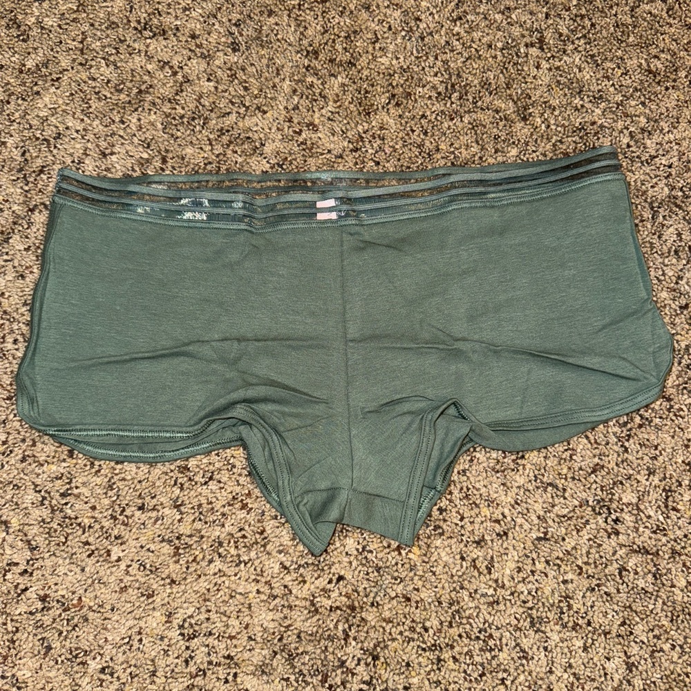 Army green PINK Victoria’s Secret shortie panties. Size large